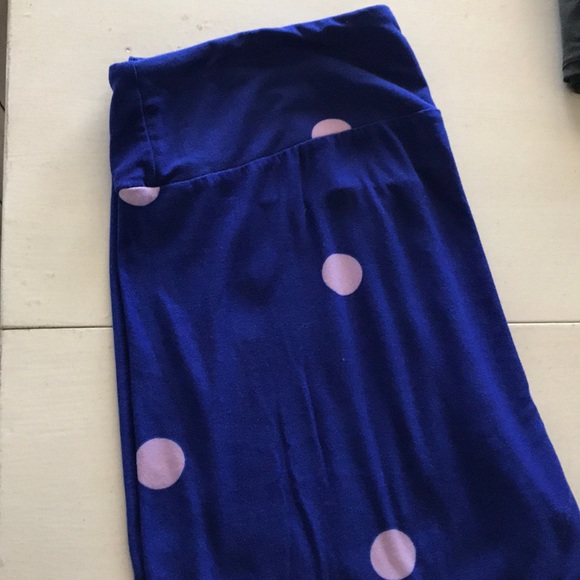 LuLaRoe Pants - LulaRoe TC Polka Dot Leggings